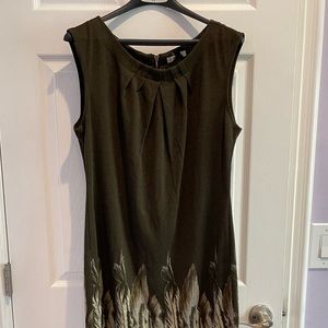 Short sleeve dark green dress